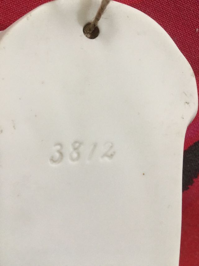 BENDITERA ANTIGUA DE PORCELANA (biscuit)