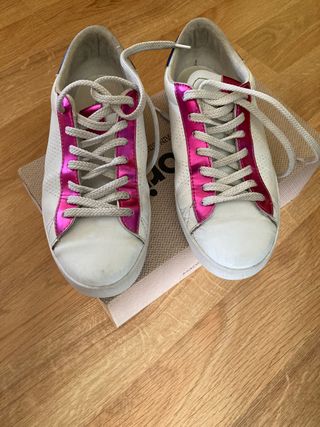 Zapatillas Victoria piel blanca de segunda mano por 8 EUR en Salamanca en  WALLAPOP
