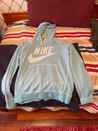 Sudadera Nike azul cielo de segunda mano por 25 EUR en Bilbao en WALLAPOP