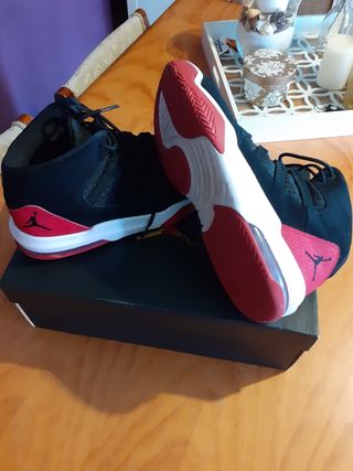 Zapatillas jordan de segunda mano por 90 EUR en Narón en WALLAPOP