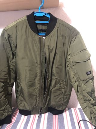 La 'bomber' de Zara de hombre con la que Victoria Federica ha triunfado en  Instagram