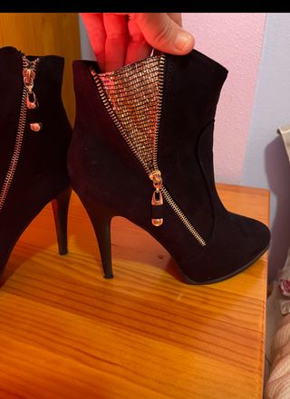 Botas fiesta nuevas número 40 de segunda mano por 10 EUR en Lorquí en  WALLAPOP