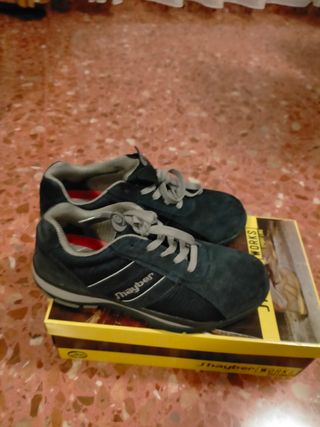 Zapatillas de trabajo con puntera reforzada N 40 de segunda mano por 20 EUR  en Gandía en WALLAPOP
