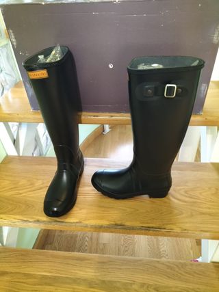 Botas agua mujer negras HISPANITAS T37 NUEVAS de segunda mano por 17 EUR en  Madrid en WALLAPOP