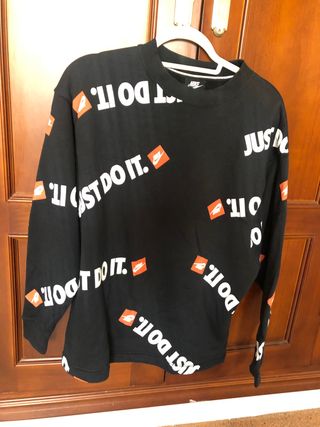 Sudadera Nike negra de segunda mano en Cádiz en WALLAPOP