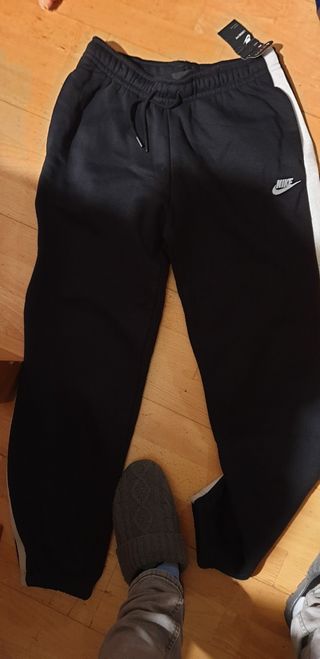 Chandal Nike Loose Fit mujer de segunda mano por 25 EUR en Sant Quirze del  Vallès en WALLAPOP