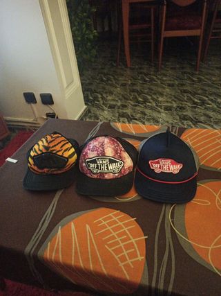 gorras vans off the wall