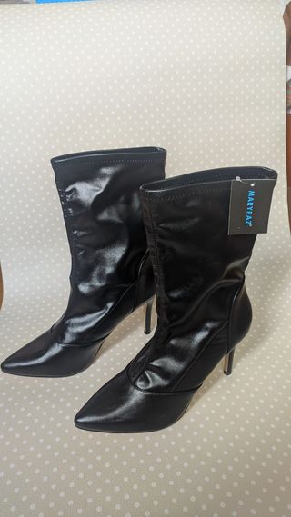 Botas negras Marypaz T38 de segunda mano por 20 EUR en Alcalá de Henares en  WALLAPOP