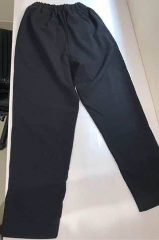 Pantalones negros con raya blanca al lado de segunda mano por 3 EUR en Don  Benito en WALLAPOP