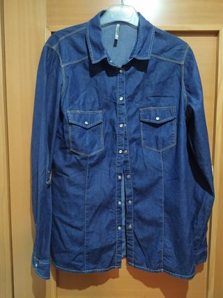 Camisa vaquera Stradivarius L de segunda mano por 7 EUR en Talavera de la  Reina en WALLAPOP