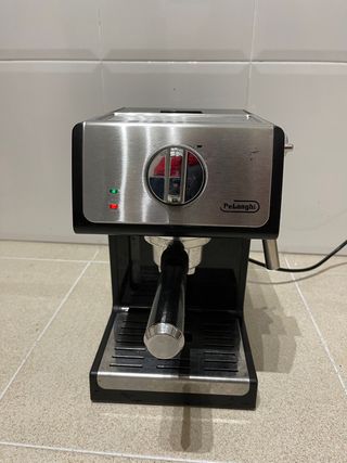 Cafetera Delonghi 35.31 de segunda mano por 65 EUR en Sant Cugat del Vallès  en WALLAPOP
