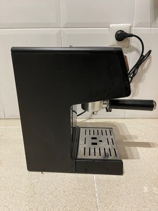 Cafetera Delonghi 35.31 de segunda mano por 65 EUR en Sant Cugat del Vallès  en WALLAPOP