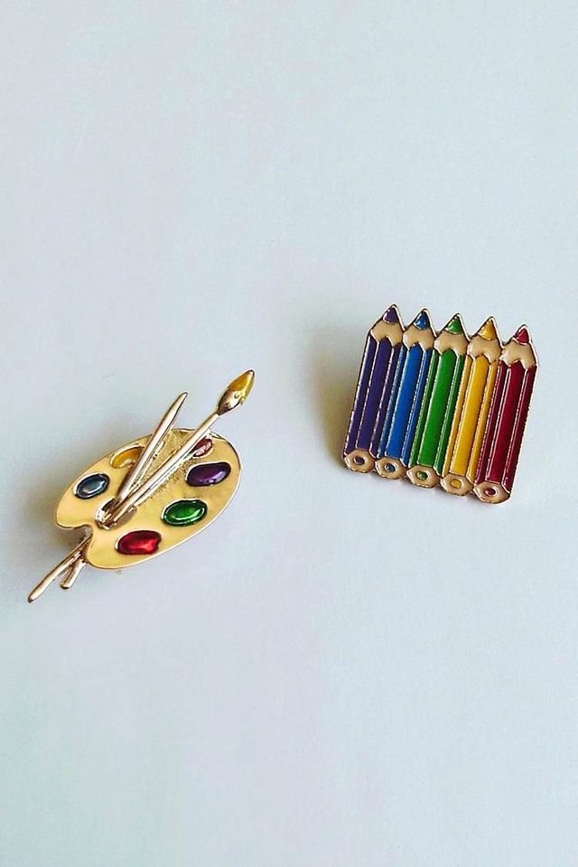 Pin de lápices de colores