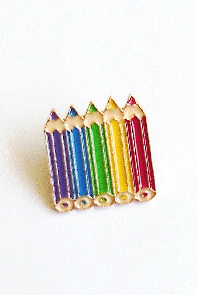 Pin de lápices de colores