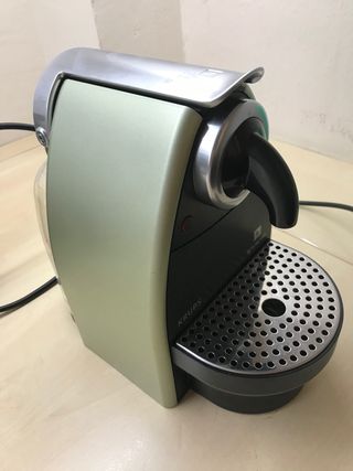 Cafetera Nespresso krups para piezas de segunda mano por 10 EUR en  Barcelona en WALLAPOP