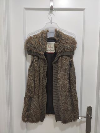 Chaleco pelo Bershka de segunda mano por 5 EUR en Alaquas en WALLAPOP