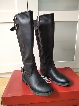 Bota Alta negra Xti 39 de segunda mano por 13 EUR en Armentia en WALLAPOP