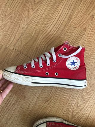 Converse bota rojas talla 34 de segunda mano por 9 EUR en Quart de Poblet  en WALLAPOP