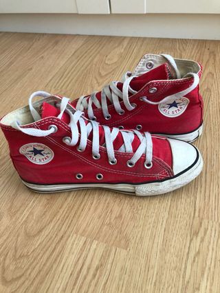 Converse bota rojas talla 34 de segunda mano por 9 EUR en Quart de Poblet  en WALLAPOP