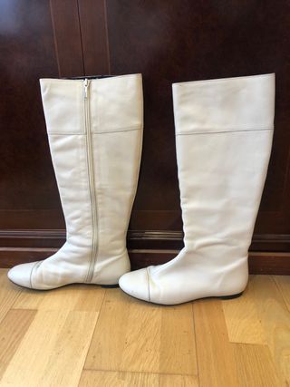 Botas piel color crema Zara de segunda mano por 7 EUR en Valencia en  WALLAPOP