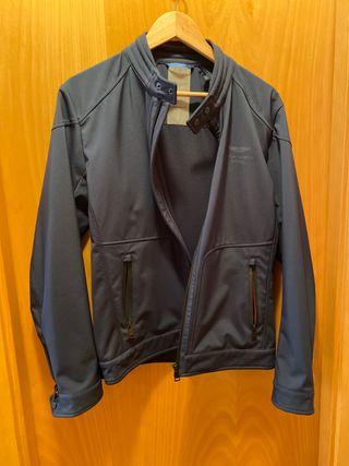 Cazadora hombre Hackett Aston Martin de segunda mano por 175 EUR en  Badalona en WALLAPOP