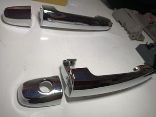 TOYOTA HILUX KN 2000-2020**MANETAS PUERTAS