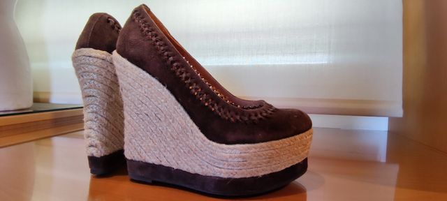 Zapatos de ante marrón oscuro