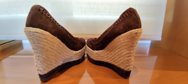 Zapatos de ante marrón oscuro