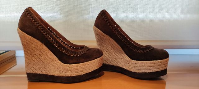 Zapatos de ante marrón oscuro