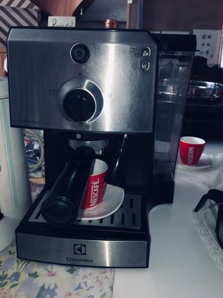 Cafetera expresó electrolux de segunda mano por 100 EUR en Seseña en  WALLAPOP