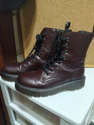 Botas militares granates,39 de segunda mano por 14 EUR en O Coruto Vello en  WALLAPOP
