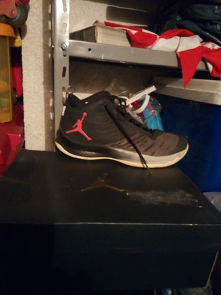 BOTAS JORDAN ORIGINALES de segunda mano por 60 EUR en San Bizenti-Barakaldo  en WALLAPOP