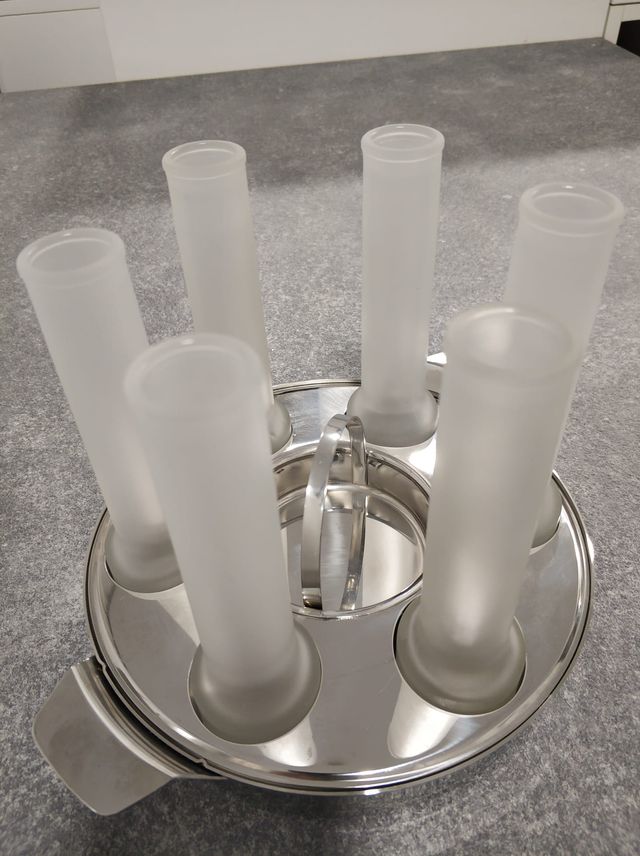 JUEGO DE VODKA: VASOS, RECIPIENTE Y CESTO CAVIAR