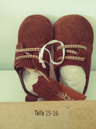 Zapatos bebé talla 15-16 de segunda mano por 4 EUR en Betanzos en WALLAPOP