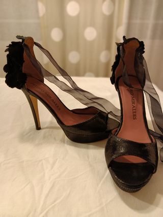 Sandalia Fiesta, Pedro Miralles, Talón Flores Ante de segunda mano por 75  EUR en Murcia en WALLAPOP