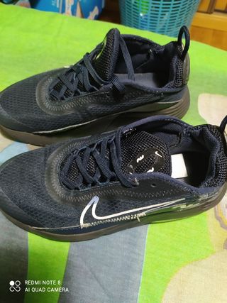 Nike Air Max 2090 número 33 originales de segunda mano por 20 EUR en Madrid  en WALLAPOP