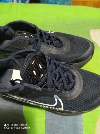 Nike Air Max 2090 número 33 originales de segunda mano por 20 EUR en Madrid  en WALLAPOP