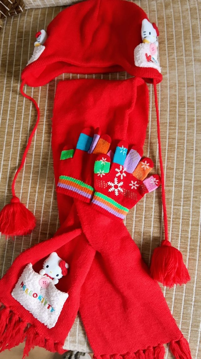 BUFANDA GUANTES GORRO HELLO KITTY