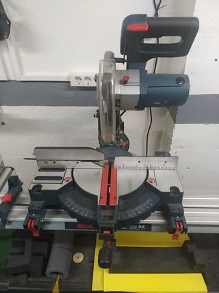 Sierra\\/ingletadora profesional Bosch GCM 10 de segunda mano por 580 EUR en  La Carolina en WALLAPOP