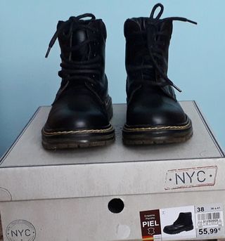 Bota militar piel mujer de segunda mano por 12 EUR en Blanes en WALLAPOP