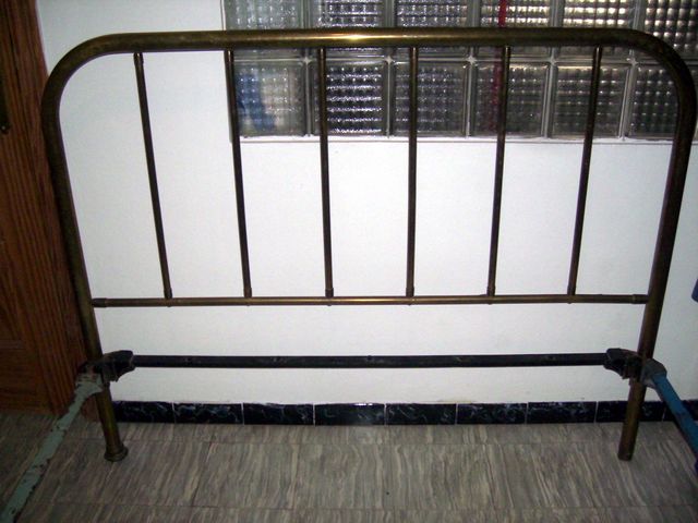 Estructura de cama de Latón