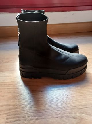 Botas calcetin bershka de segunda mano por 15 EUR en Alcobendas en WALLAPOP