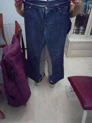 Vaqueros Roberto Verino de segunda mano por 10 EUR en Elche en WALLAPOP