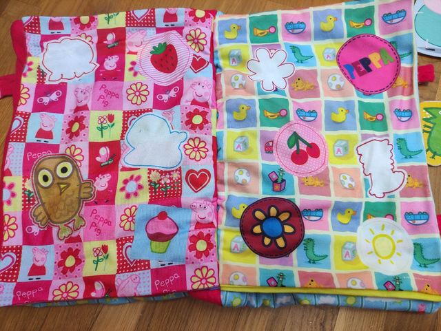 Libro interactivo - almohada Peppa pig