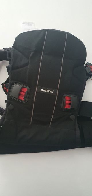 Mochila ergonómica Babybjorn. apenas sin uso. de segunda mano por 45 EUR en  Pamplona en WALLAPOP