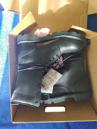 Botas militares Infantería de Marina NUEVAS T-42 de segunda mano por 45 EUR  en Parla en WALLAPOP