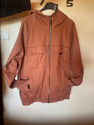 Chaqueta color teja como nueva de segunda mano por 15 EUR en Madrid en  WALLAPOP