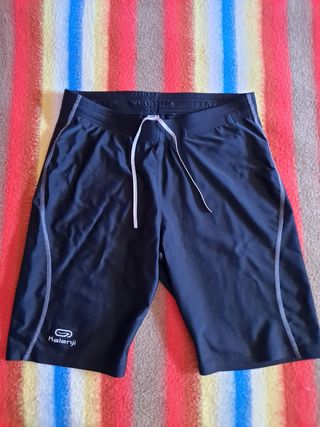 Leggins cortos negros mujer deporte de segunda mano por 4 EUR en Mengíbar  en WALLAPOP