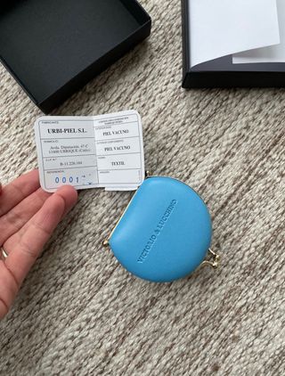 Monedero Victorio \u0026amp; Lucchino de segunda mano por 15 EUR en Boadilla del  Monte en WALLAPOP