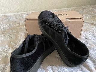 Zapatillas victoria terciopelo de segunda mano por 22 EUR en Fuenlabrada en  WALLAPOP